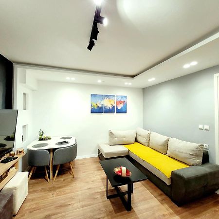 Loi Apartment Sarandë Esterno foto