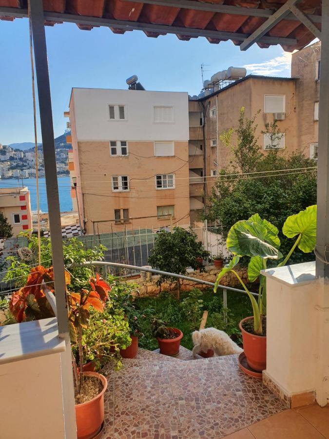 Loi Apartment Sarandë Esterno foto