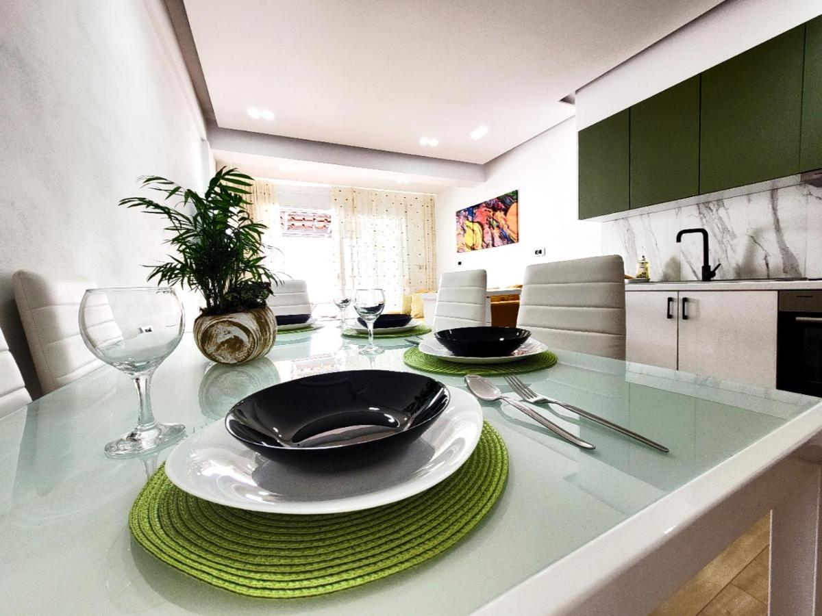 Loi Apartment Sarandë Esterno foto