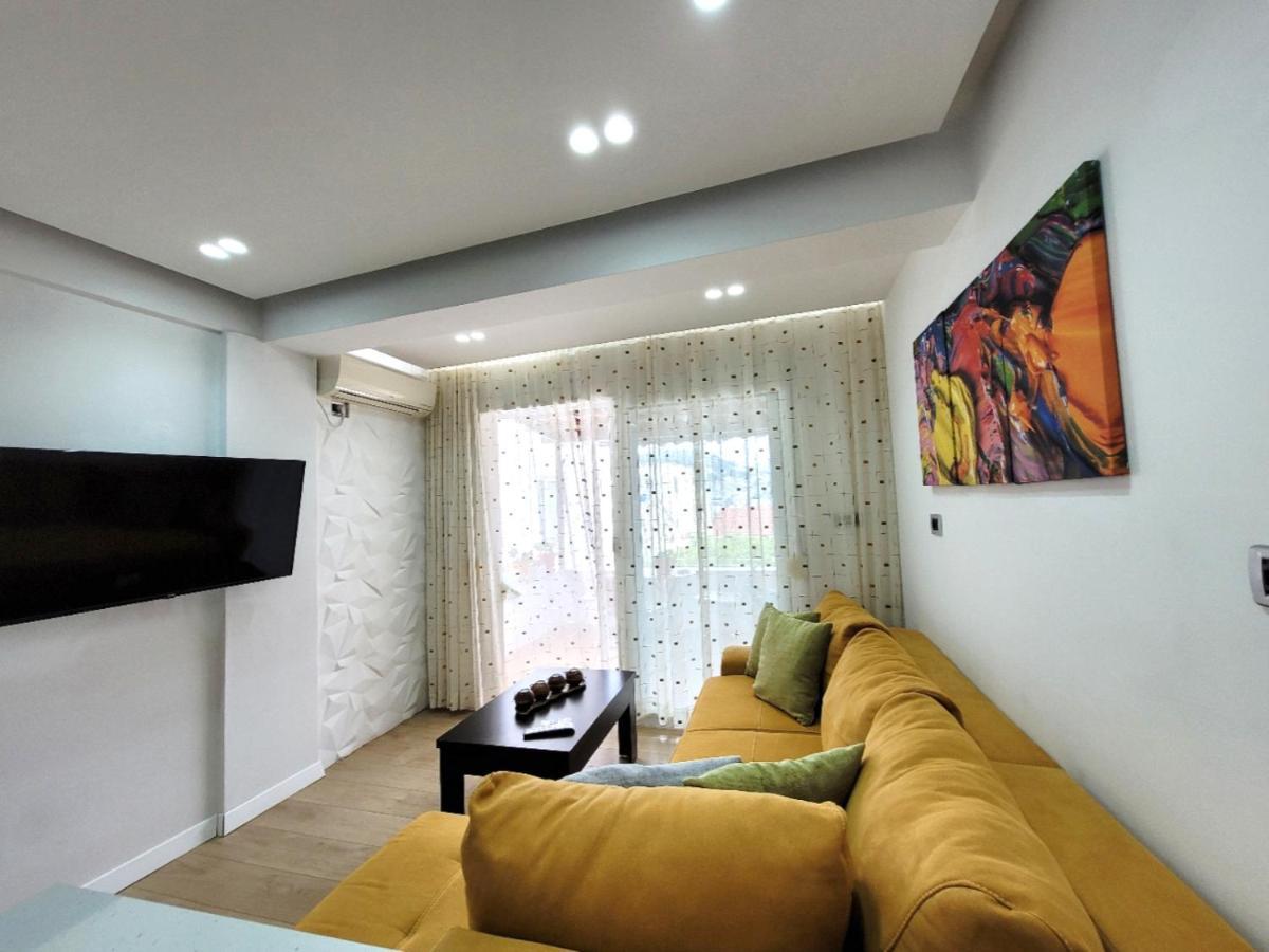 Loi Apartment Sarandë Esterno foto
