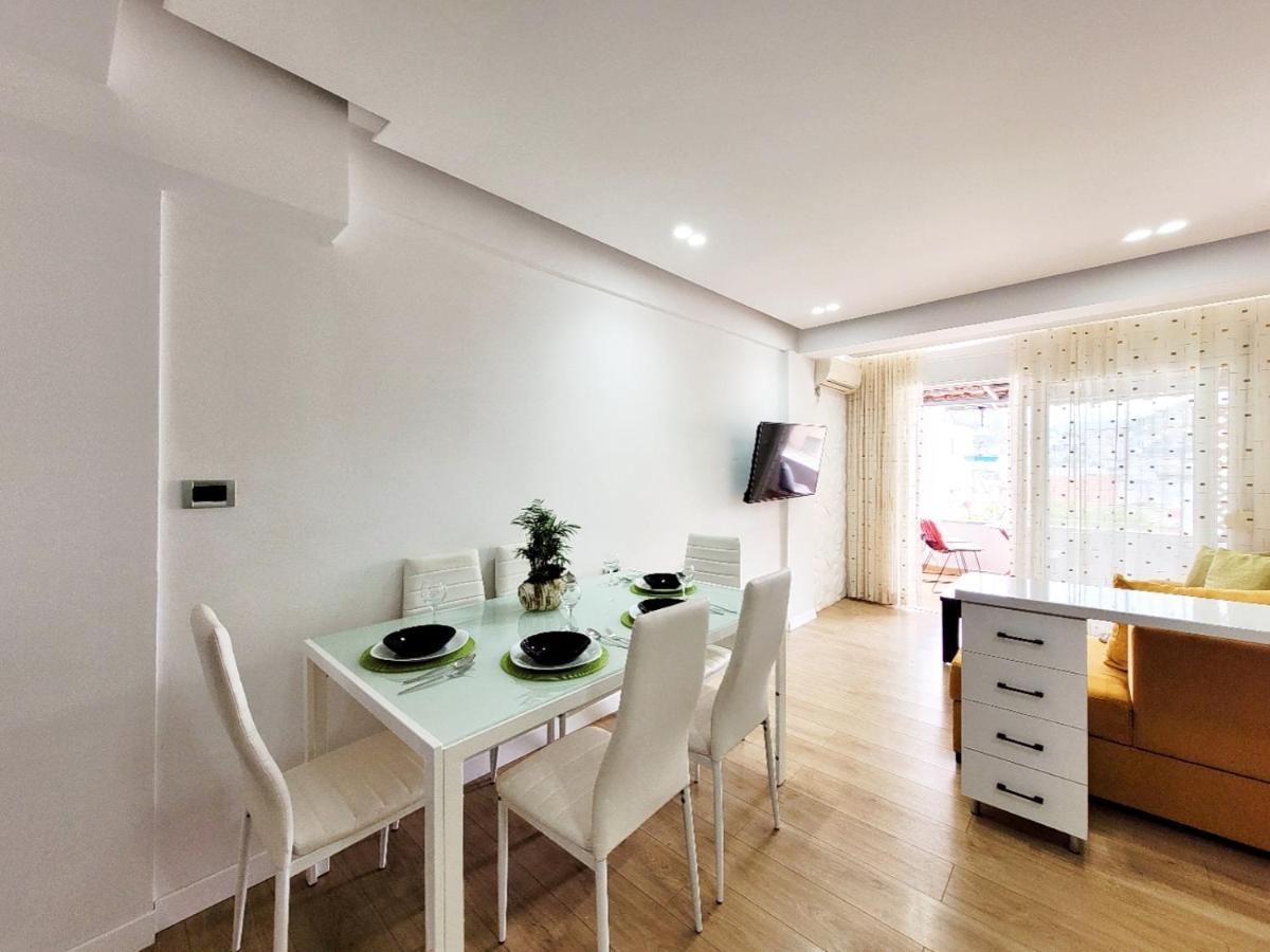 Loi Apartment Sarandë Esterno foto