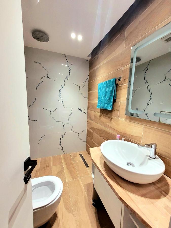 Loi Apartment Sarandë Esterno foto
