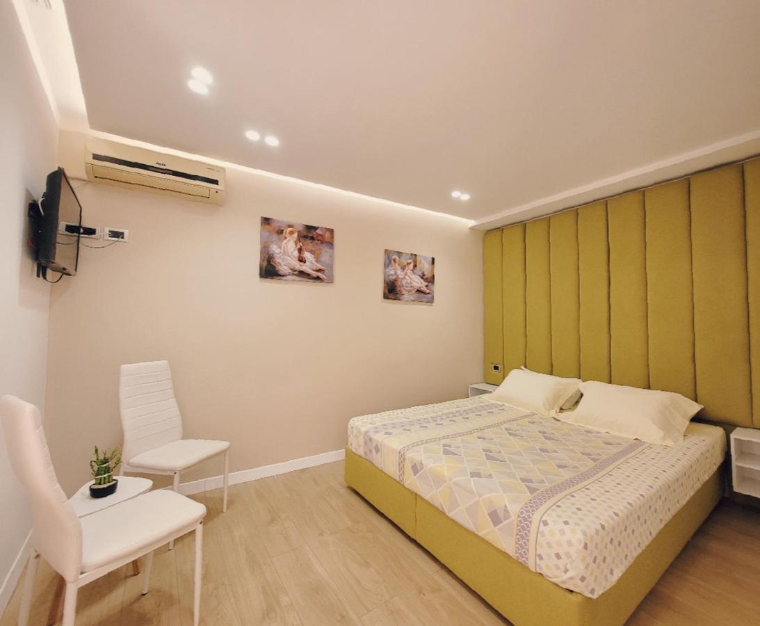 Loi Apartment Sarandë Esterno foto