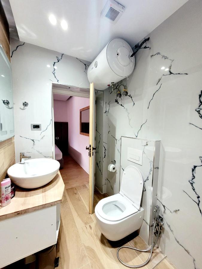 Loi Apartment Sarandë Esterno foto