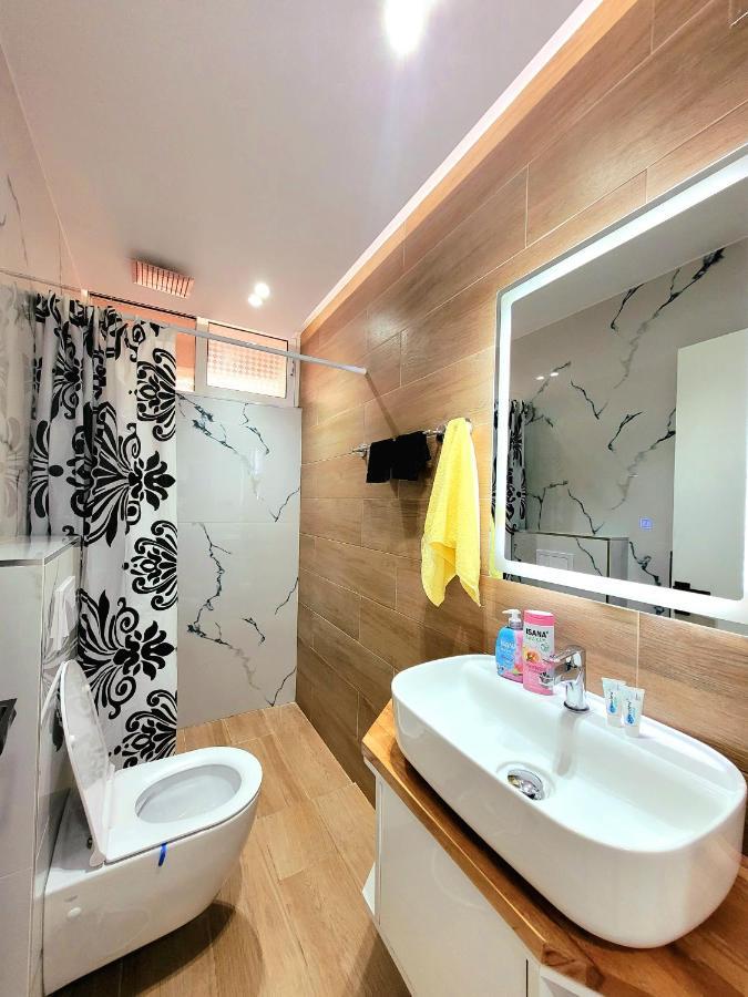 Loi Apartment Sarandë Esterno foto
