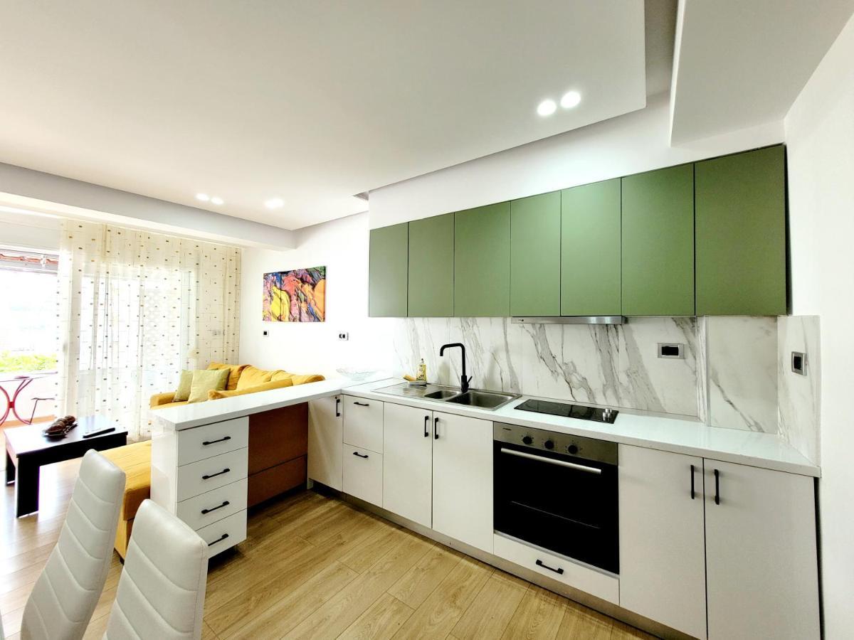 Loi Apartment Sarandë Esterno foto