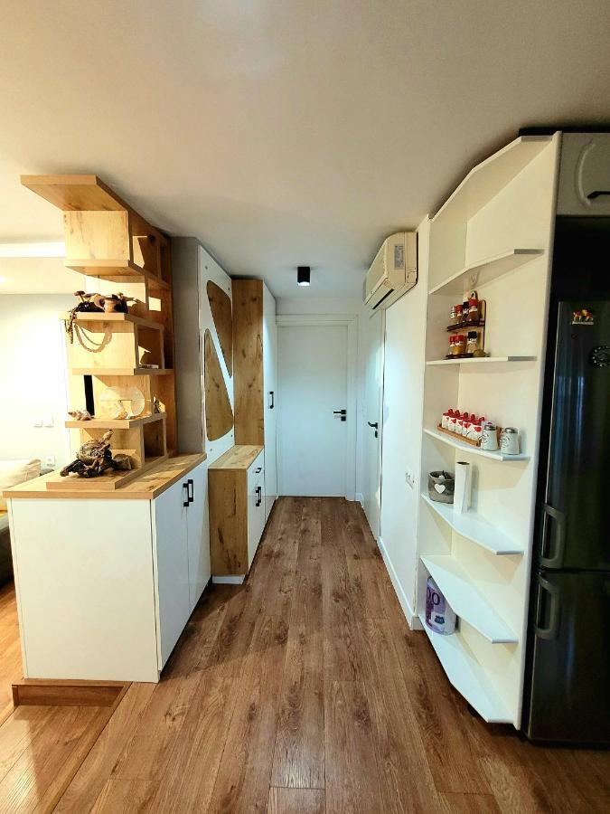 Loi Apartment Sarandë Esterno foto