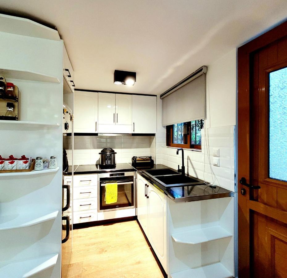 Loi Apartment Sarandë Esterno foto