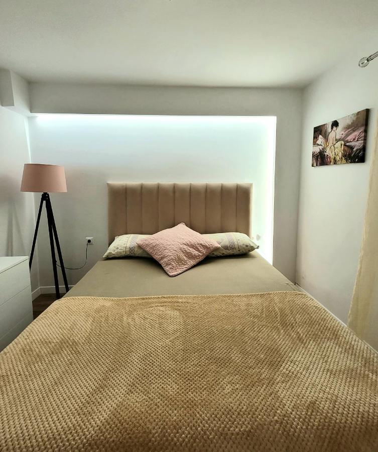 Loi Apartment Sarandë Esterno foto
