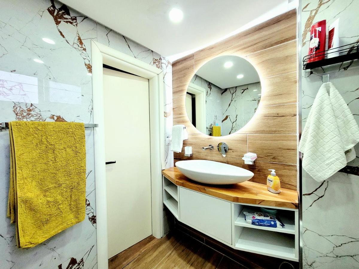 Loi Apartment Sarandë Esterno foto
