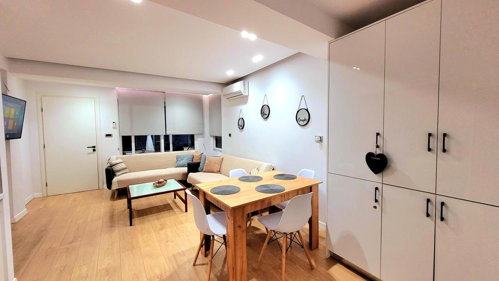 Loi Apartment Sarandë Esterno foto